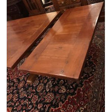 Load image into Gallery viewer, French Provincial Style Pedestal Table