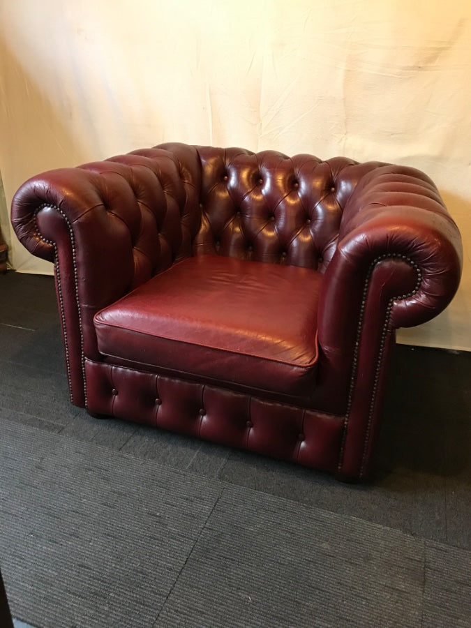Leather Chesterfield Style Tub Chair